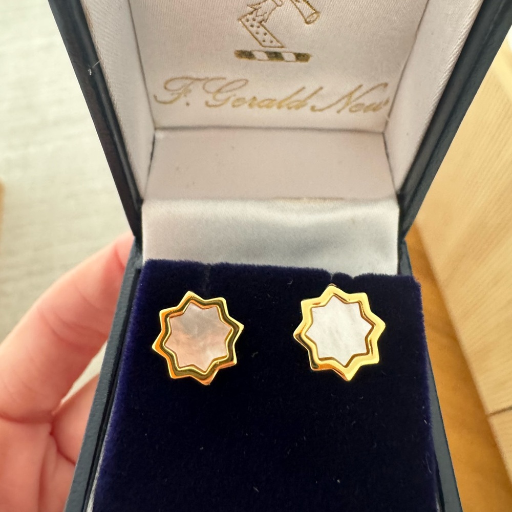 ASHA Gold & Mother of Pearl Star Stud Earrings - White